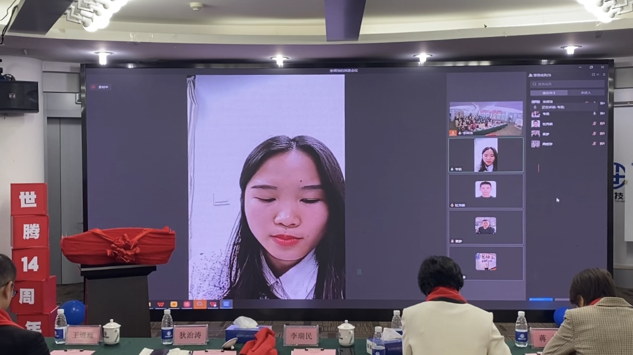 1701911112129022