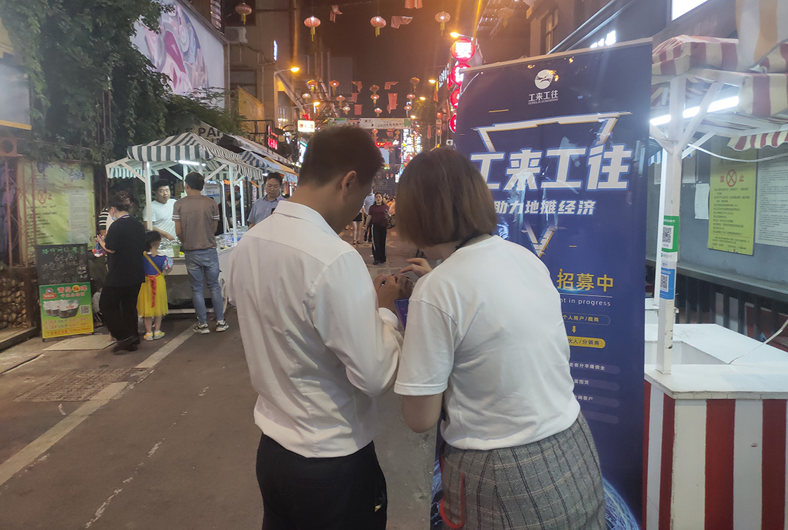 地摊热浪后，小摊贩该何去何从？